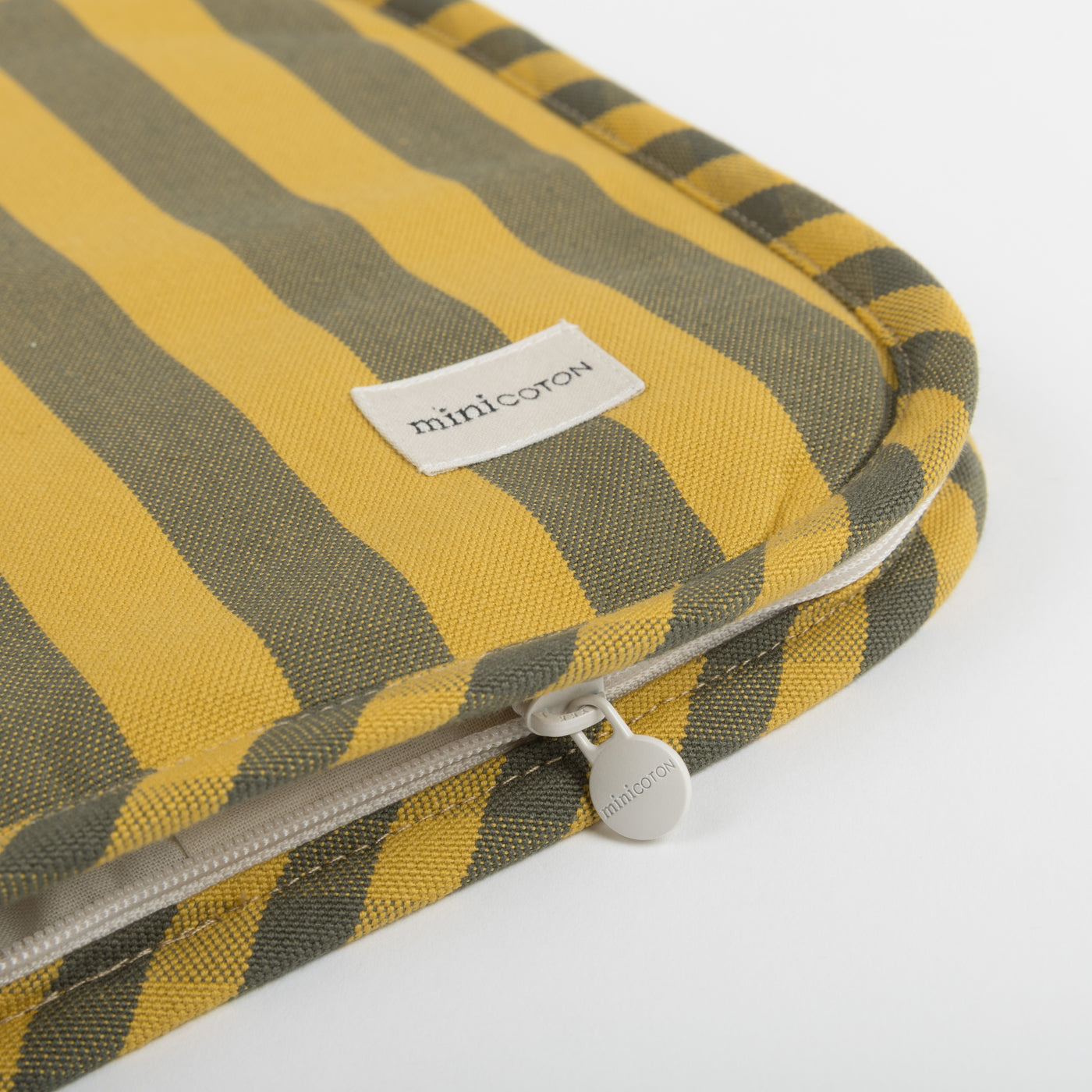 Portadocumentos Zippy Olive + Gold - Minicoton