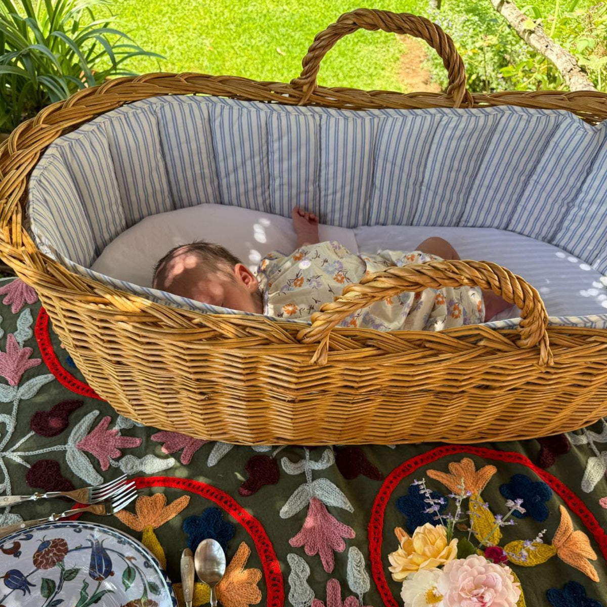 Wicker Moses Basket Teapot