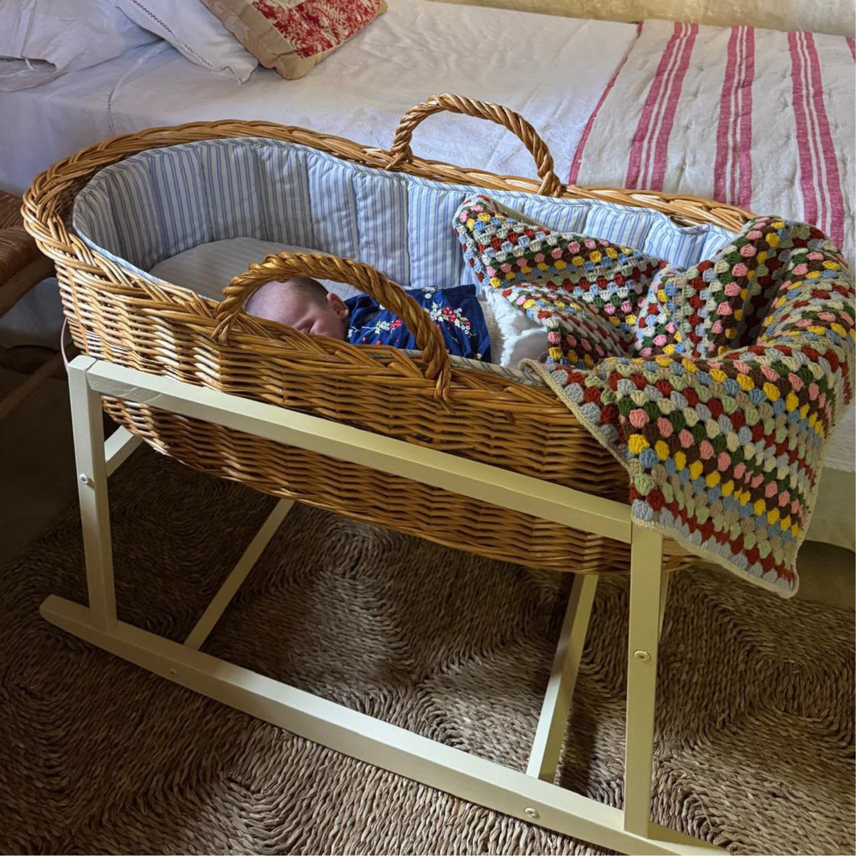 Wicker Moses Basket Teapot